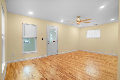 1027 9th St NW, Cedar Rapids, IA 52405 - photo 6