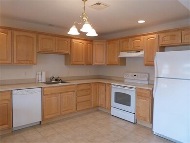 8 Concord Ct unit B, Webster, MA 01570 - photo 5