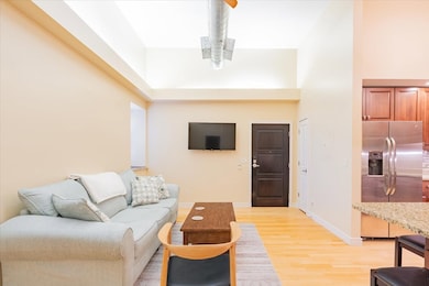 212 N Center St unit 104, Bloomington, IL 61701 - photo 3