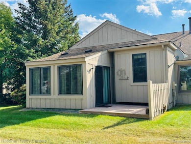 12421 Cambridge Blvd unit 4, South Lyon, MI 48178 - photo 2