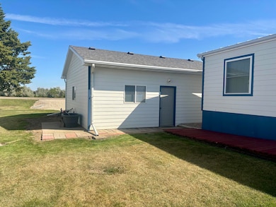 117 Linnell St, Pierre, SD 57501 - photo 2