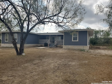 320 Pullin Dr, Pleasanton, TX 78064 - photo 2