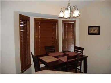 EATING AREA IN KITCHEN