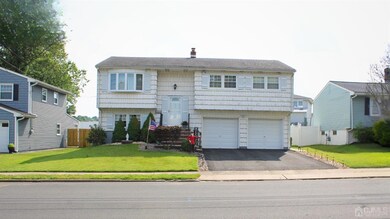 699 Franklin Dr, Perth Amboy, NJ 08861 - photo 2