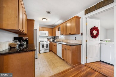 232 Alden Ave, Morrisville, PA 19067 - photo 7