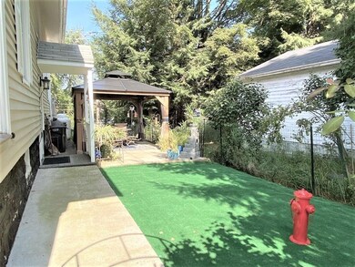 285 Pleasant St, Claremont, NH 03743 - photo 4