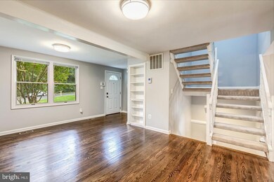 6800 Hutchison St, Falls Church, VA 22043 - photo 4