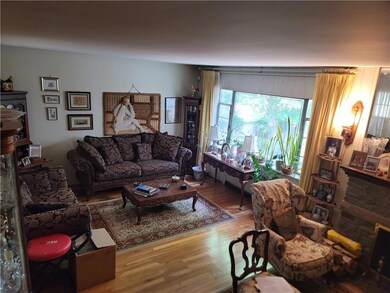 61 E Cheshire Place, Staten Island, NY 10301 - photo 4