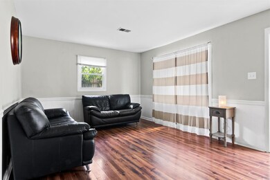 241 N Wiggs St, Griffith, IN 46319 - photo 4