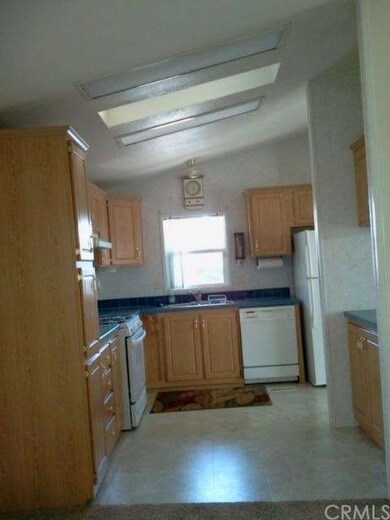 Bright and light kitchen 