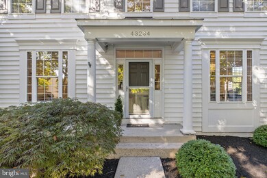 43234 Chase St, Chantilly, VA 20152 - photo 3