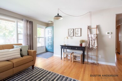 LIVING ROOM / FRONT ENTRY