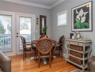 Casual Dining Area