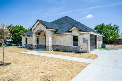 809 E Denton St, Ennis, TX 75119 - photo 3