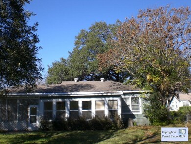 709 E Humphreys St, Seguin, TX 78155 - photo 2