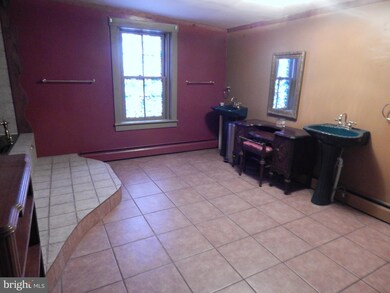 1637 W Philadelphia Ave, Boyertown, PA 19512 - photo 4