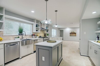 10118 Briar Dr, Houston, TX 77042 - photo 6