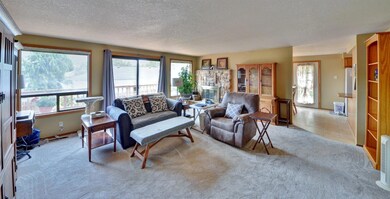 3021 Cleopatra Cir, Medford, OR 97504 - photo 5