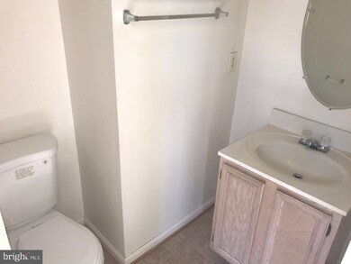 7108 Mahogany Dr, Hyattsville, MD 20785 - photo 6