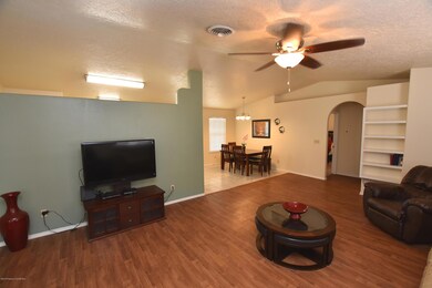 1104 River Circle Dr, Bloomfield, NM 87413 - photo 2