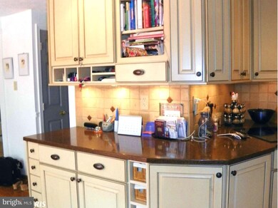 10709 Risingdale Ct, Germantown, MD 20876 - photo 5