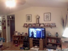 LIVING ROOM HALL