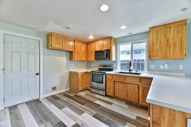 1420 Vista Dr, Central Point, OR 97502 - photo 4