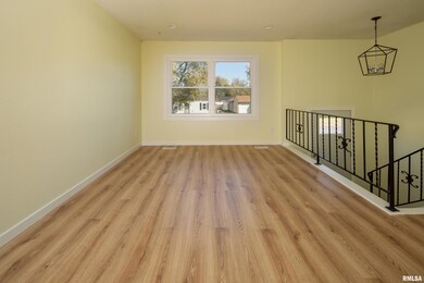 2109 W 68th St, Davenport, IA 52806 - photo 4