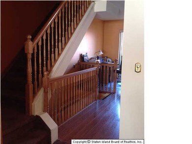 919 W Fingerboard Rd, Staten Island, NY 10304 - photo 5