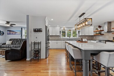 21 Herbert St unit B, Wakefield, MA 01880 - photo 2