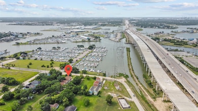 120 Grove Rd unit 4, Kemah, TX 77565 - photo 5