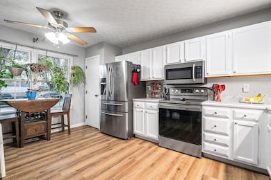 3326 Bluhm Ct, Columbus, OH 43223 - photo 4