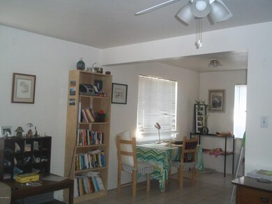 1408 E 8th 017