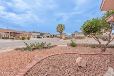 13813 Horizon Heights Cir, Horizon City, TX 79928 - photo 5