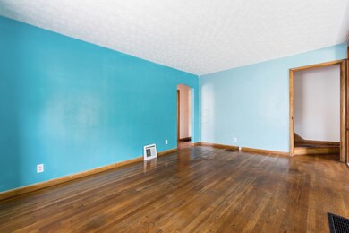 1358 Northridge Rd, Columbus, OH 43224 - photo 4