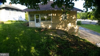 496 N Massanutten St, Strasburg, VA 22657 - photo 2