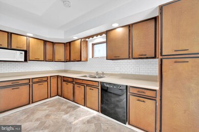 1039 Walnut St unit 1, Ashland, PA 17921 - photo 4