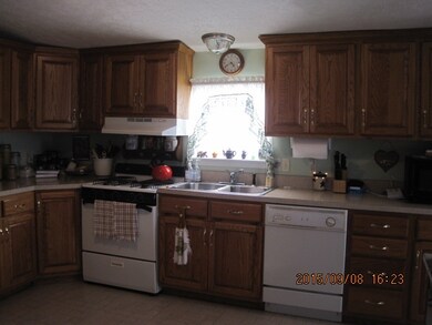 205 N Perry St, Kirklin, IN 46050 - photo 2