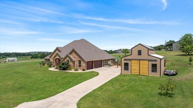 107 Doc Ballard Ct, Weatherford, TX 76088 - photo 2