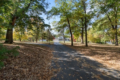 5338 S Meridian Rd, Jackson, MI 49201 - photo 2