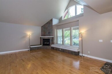 2392 NW Hosmer Lake Dr, Bend, OR 97701 - photo 4