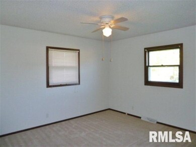 1815 N Logan St, Lincoln, IL 62656 - photo 4