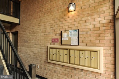 7813 Enola St unit 7, McLean, VA 22102 - photo 3