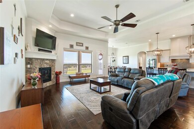 301 Kenyon Ct, Granbury, TX 76049 - photo 7