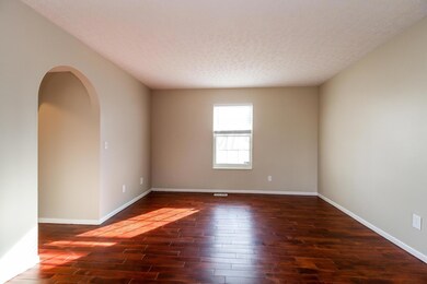 2279 Golden Leaf Ln, Columbus, OH 43223 - photo 7