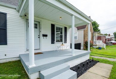 1121 Walter Ave FRONT PORCH