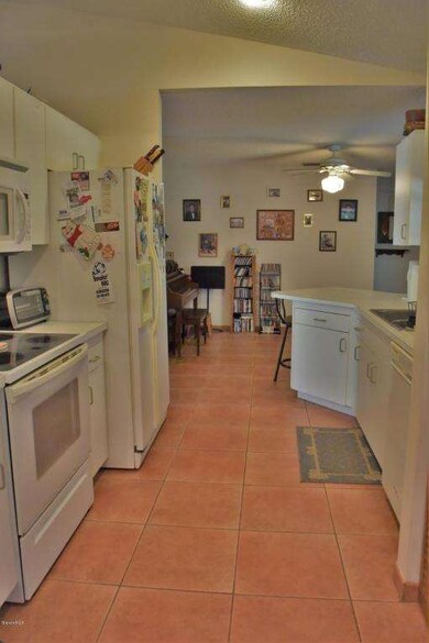 Tons Of Cabinets!