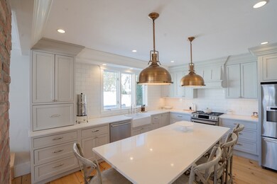 29 Collins St, Newburyport, MA 01950 - photo 2