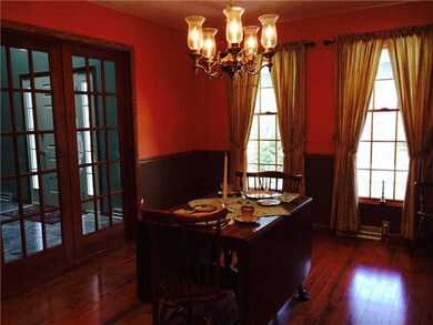 Dining Room. HARD WOOD FLOOR
