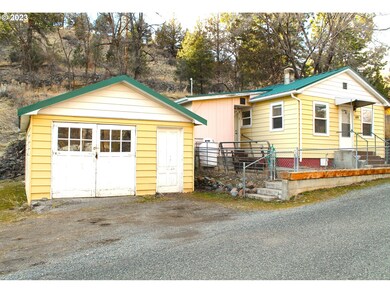 109 N Humbolt St, Canyon City, OR 97820 - photo 2